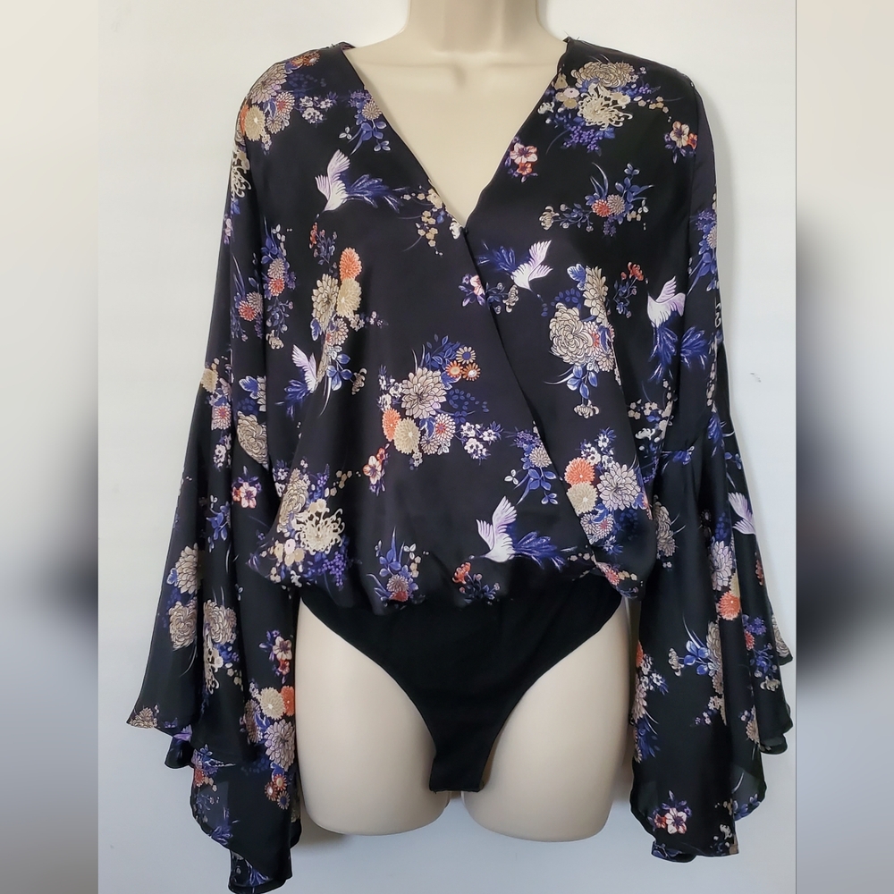 RO & DE Women's V-Neck Flare Sleeve Faux Wrap Bodysuit Size Small